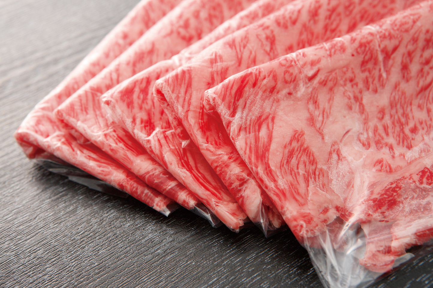 大和榛原牛A5吟撰極上ロース すき焼き用 シート巻き 木製箱入